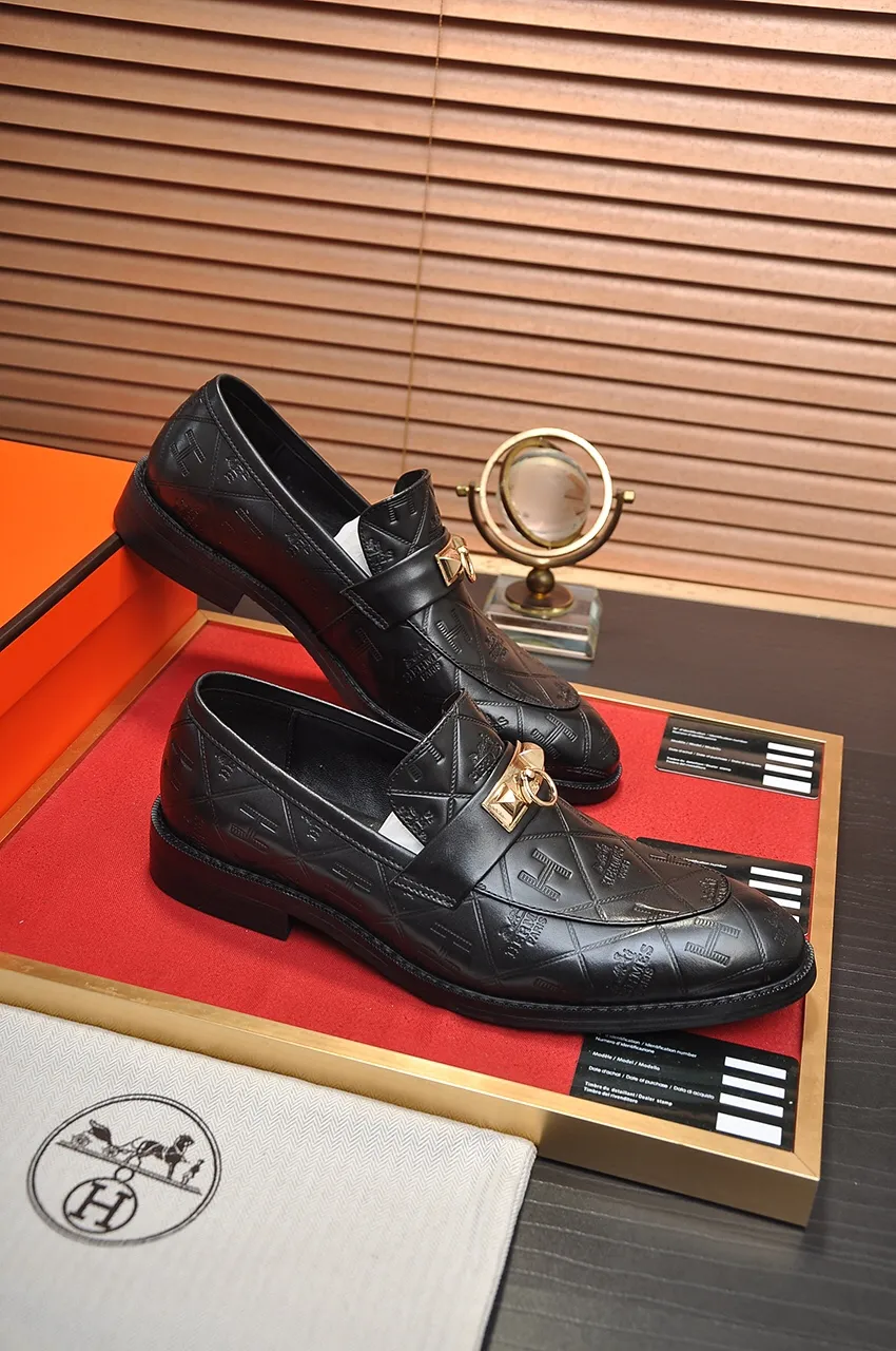 Men's shoes💰480💶[HERMES] (sheepskin lining)🍀Italian top luxury🍀He does not pursue novel styles and gorgeous colors, but attracts the favor of successful men with his flawless, elegant and classic style! This very, very comfortable, simple and stable style makes it easy to match any style! The pattern is absolutely 1:1 refined from the original case, and we strive for excellence in materials, imported cowhide + cowhide lining💪💪💪extraordinary texture👍! .Black brown code number: 38 to 45 (45 customized)